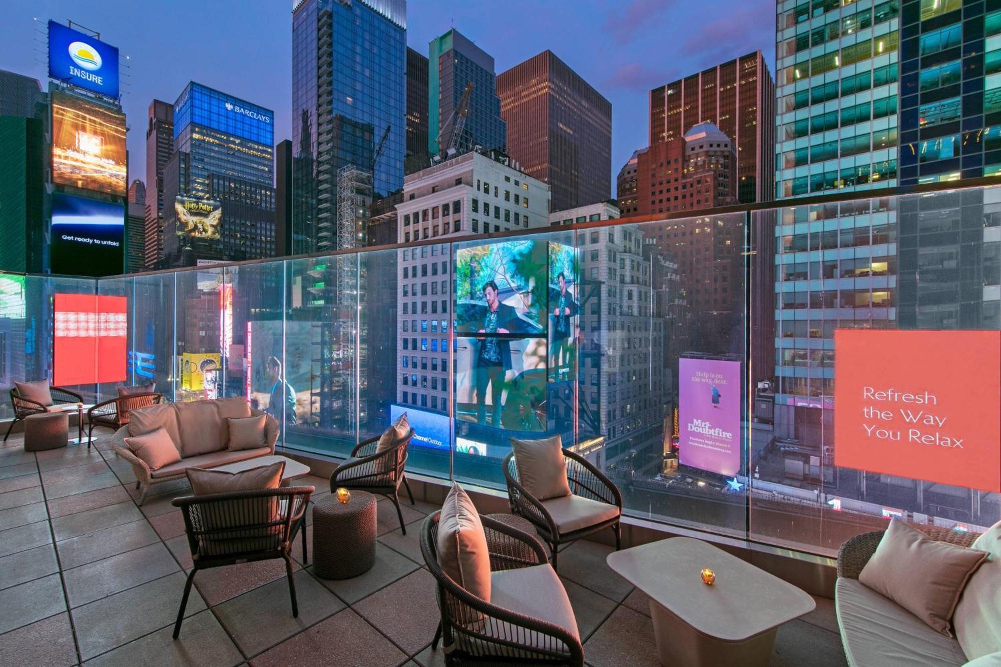 Hotel New York Marriott Marquis Exterior foto The rooftop bar at the hotel